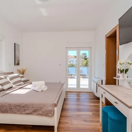 Elemar By Guide Apartment Vir